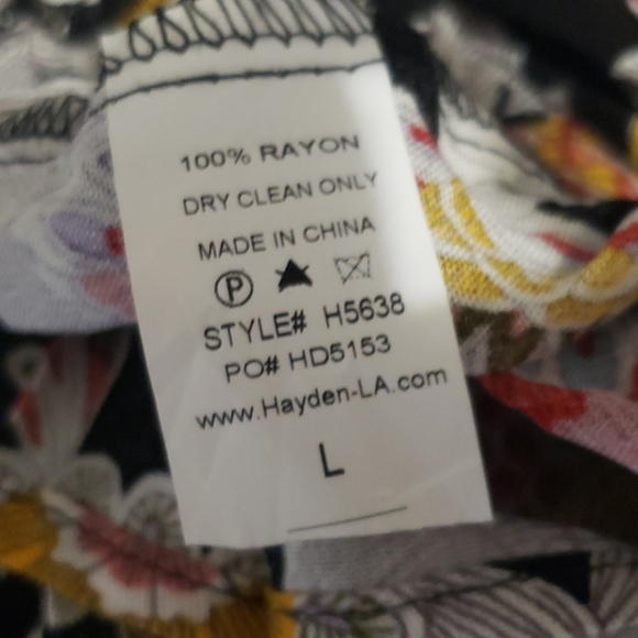 🍁New boutique floral halter top by Hayden - Picture 8 of 8